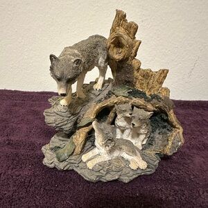WOLVES SCULPTURE FEATURING THE MOTHER WOLF AND HER THREE PUPS OUTSIDE THEIR DEN